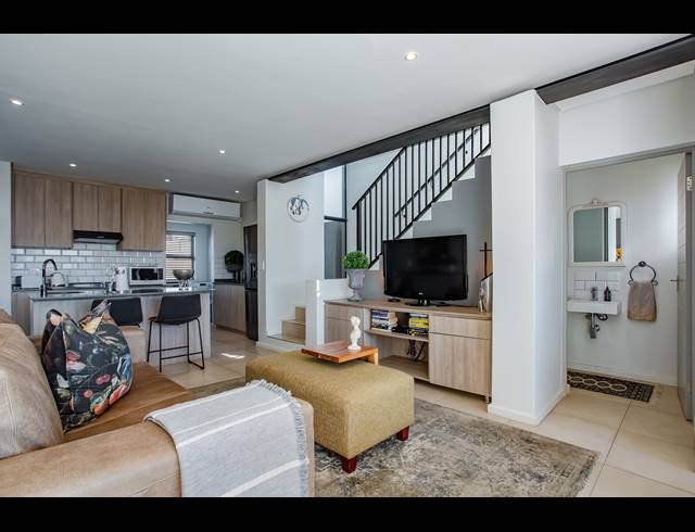 3 BEDROOM FREEHOLD FOR SALE IN KLEINE PARYS 2